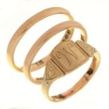 A pair of 9ct gold wedding rings, London 1945 and a gold signet ring, engraved with the initial M,