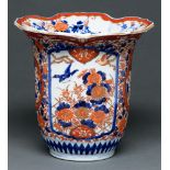 A Japanese Imari cache pot, early 20th c, 24.5cm h Good condition