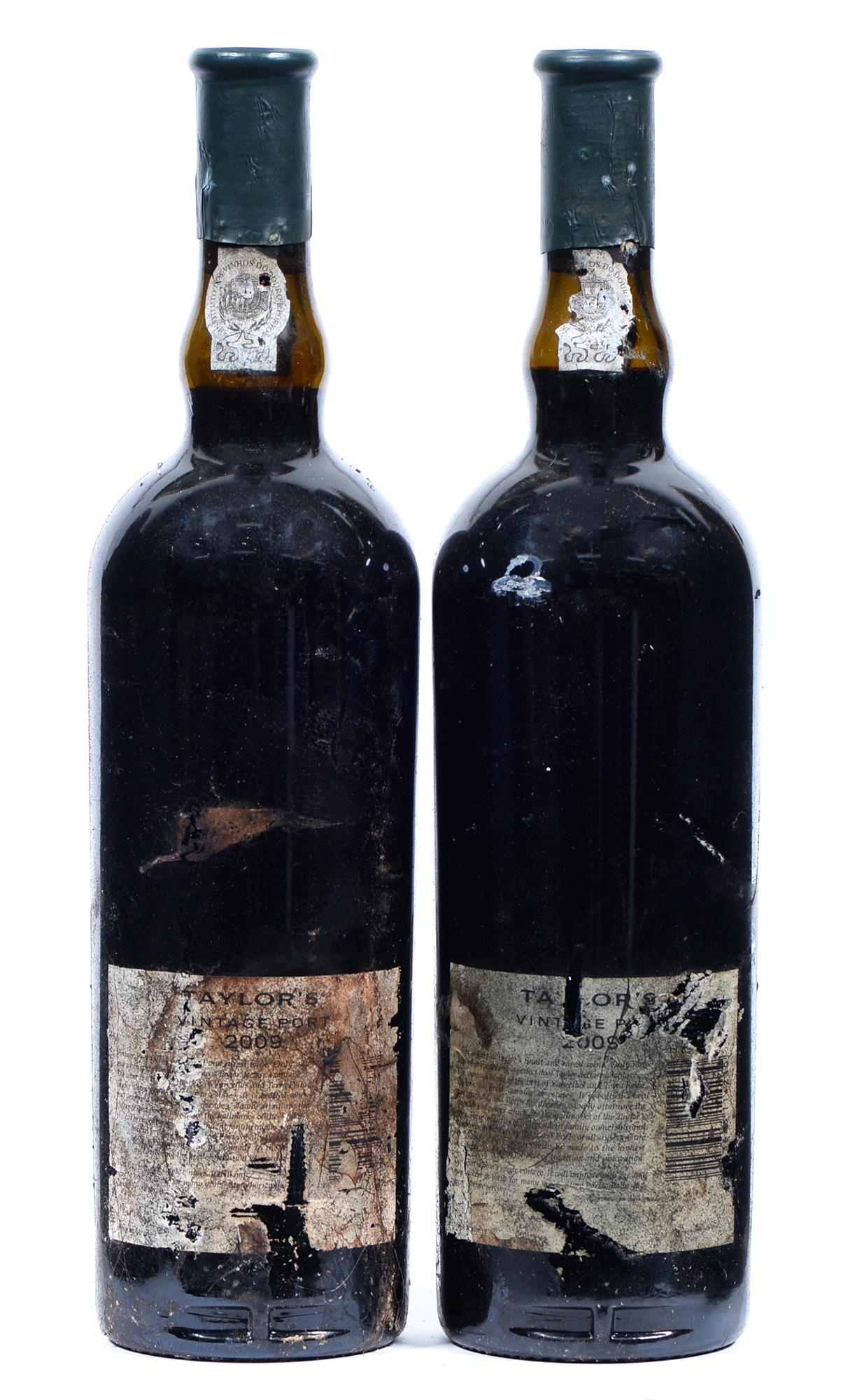 Taylor's Vintage Port, 2009, two bottles, branded foil capsules, labels poor, levels good - Bild 2 aus 2