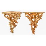 A pair of Florentine giltwood wall brackets, 20th c, the serpentine shelf on scrolling foliage, 28cm