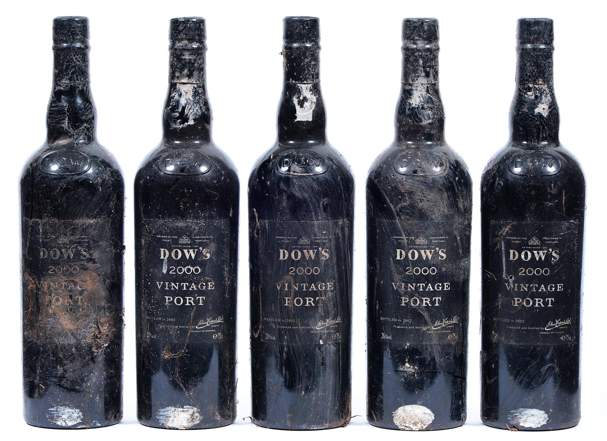 Dow's Vintage Port, 2000, five bottles, branded foil capsules, labels poor, levels good