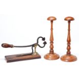 A pair of Victorian turned walnut hat stands, of typical form with baluster stem and mushroom top,
