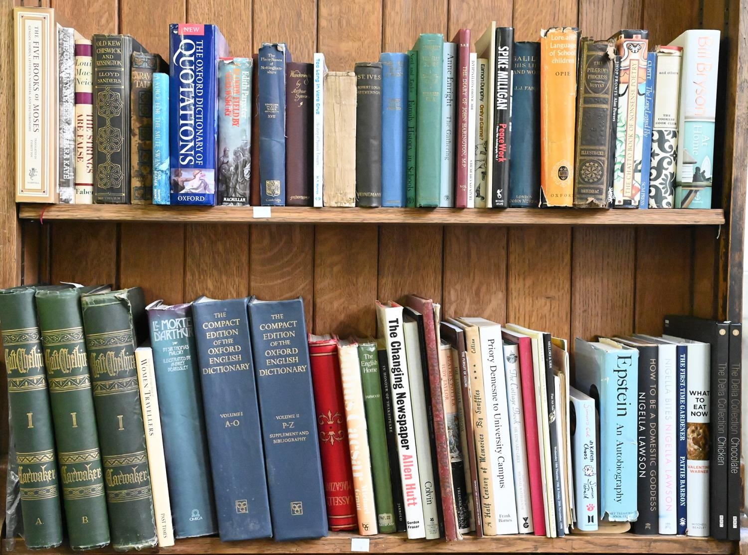 Books. Nine shelves of antiquarian and general stock, including Burke's Peerage, Baronetage & - Bild 4 aus 5