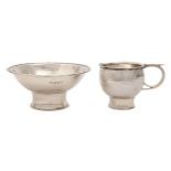 A George V silver cream jug and sugar bowl, bowl 90mm diam, by William Henry Creswick, Birmingham