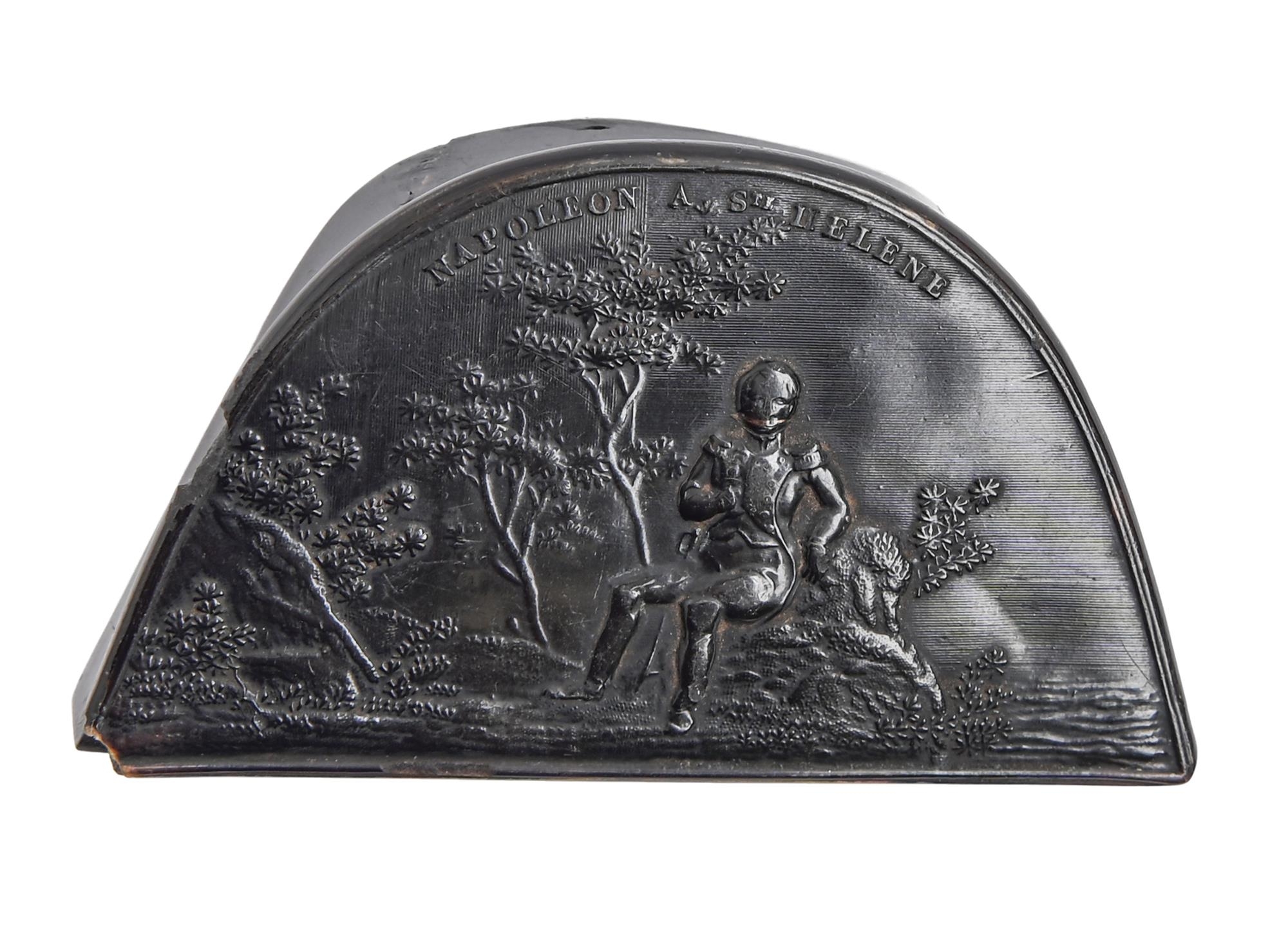 A French pressed horn snuff box in the form of Napoleon's hat, 19th c, the lid with the scene of