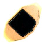A Victorian shield shaped bloodstone signet ring, in 15ct gold, Chester 1884, 6.1g, size U Light
