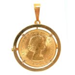 Gold coin. Sovereign 1962, mounted in a gold pendant marked 750, 12.1g