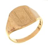 A 9ct gold signet ring, London 1978, 7.5g, size X Good condition, no engraving