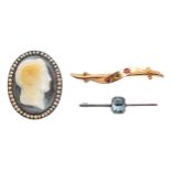 An agate cameo, 19th c, of the head of a youth, giltmetal mount with split pearl surround, an