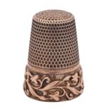 A gold thimble c1900, the skirt applied with trailing foliage, 22mm h, 3.8g Good condition