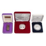 Two United Kingdom proof silver commemorative crowns, each cased and a silver 1oz ingot pendant (3)