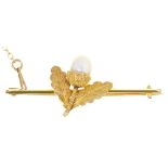 A cultured pearl and gold acorn bar brooch, early 20th c, in gold, 42mm l, 3.5g Good condition