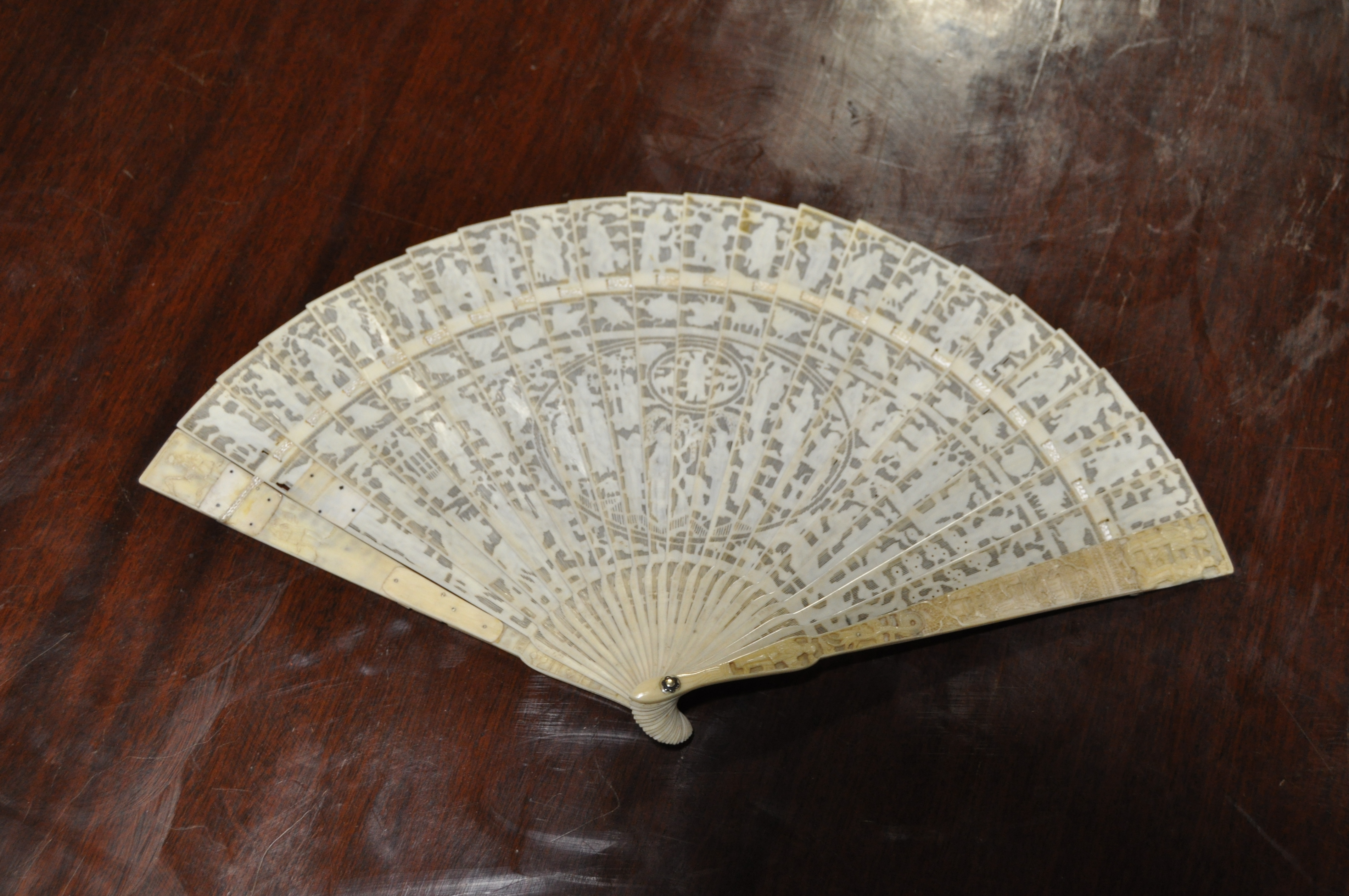 A 19th century Chinese carved ivory brise fan, - Image 6 of 9