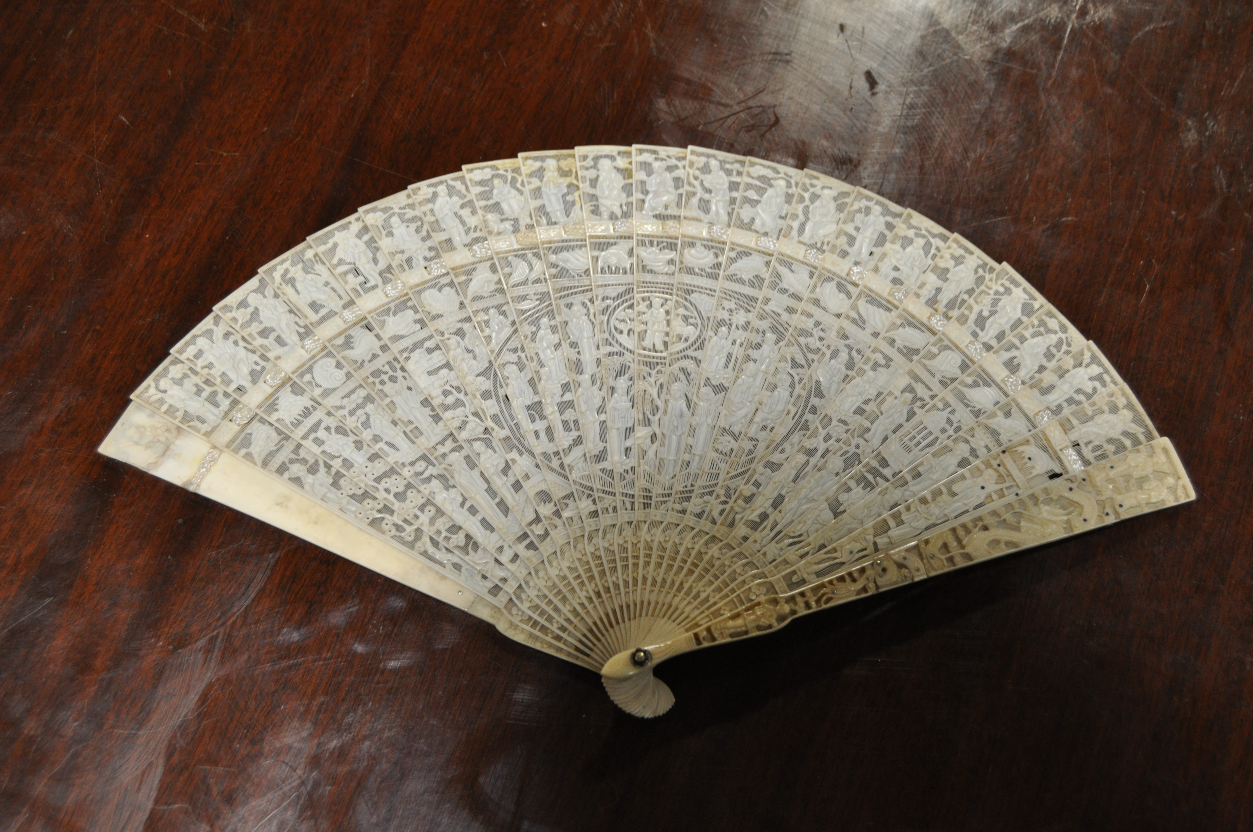 A 19th century Chinese carved ivory brise fan, - Image 7 of 9