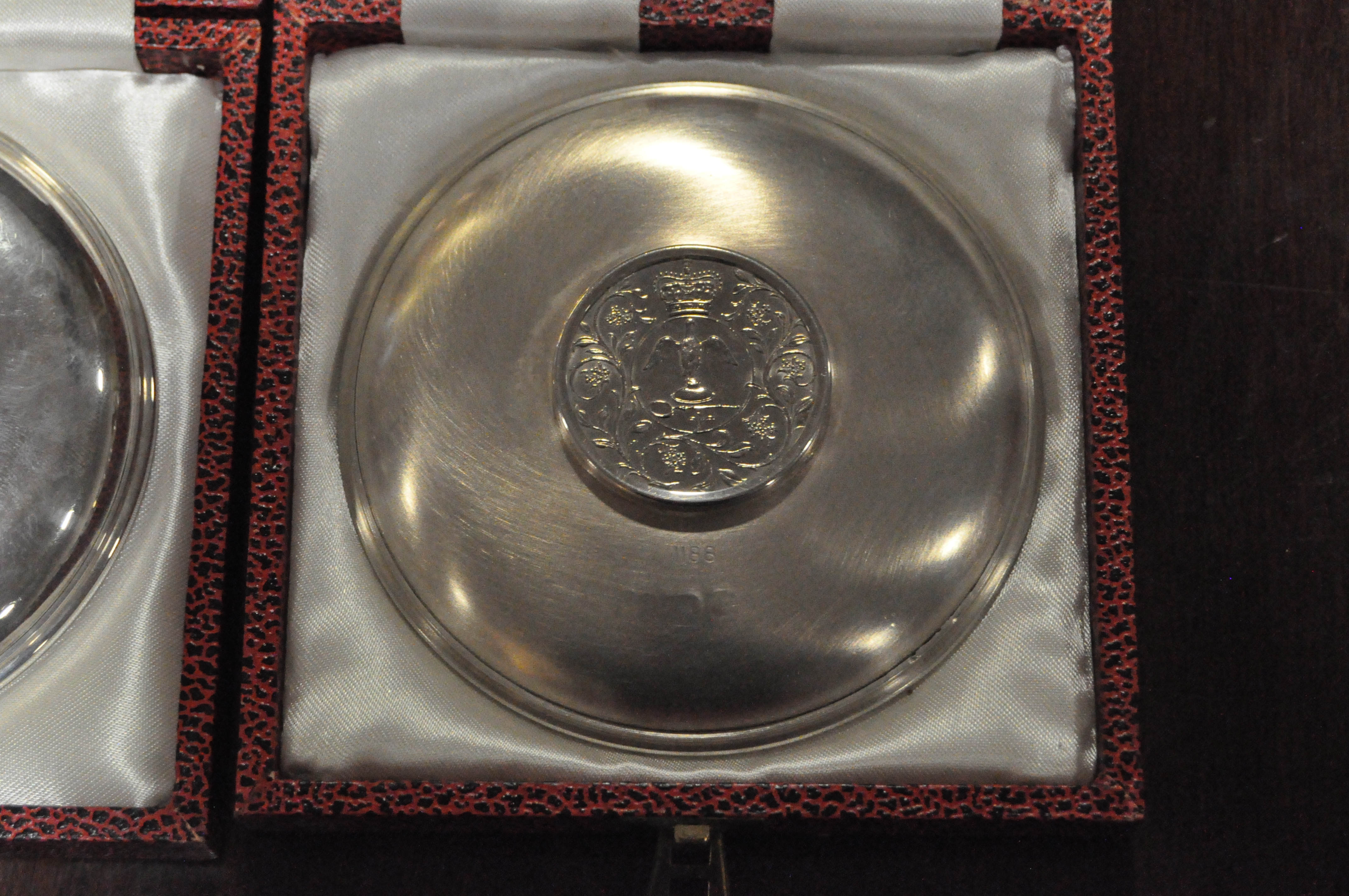 Three sterling silver limited edition commemorative crown dishes, - Image 4 of 5