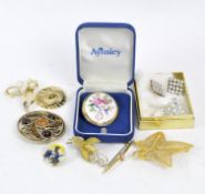 A selection of vintage costume jewellery brooches, of varying designs,