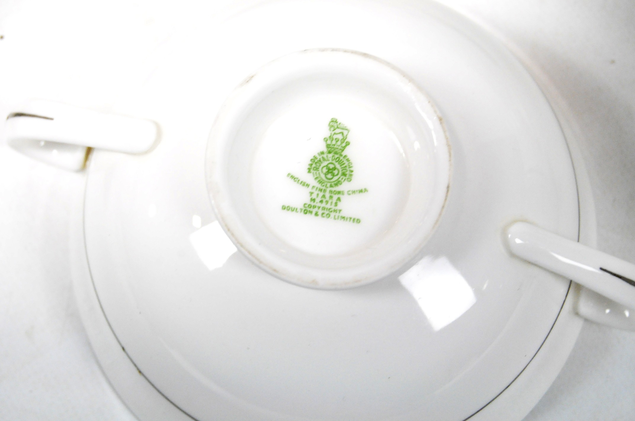 A Royal Doulton part tea and dinner service, in the 'Tiara' pattern, H.4915 - Image 5 of 5