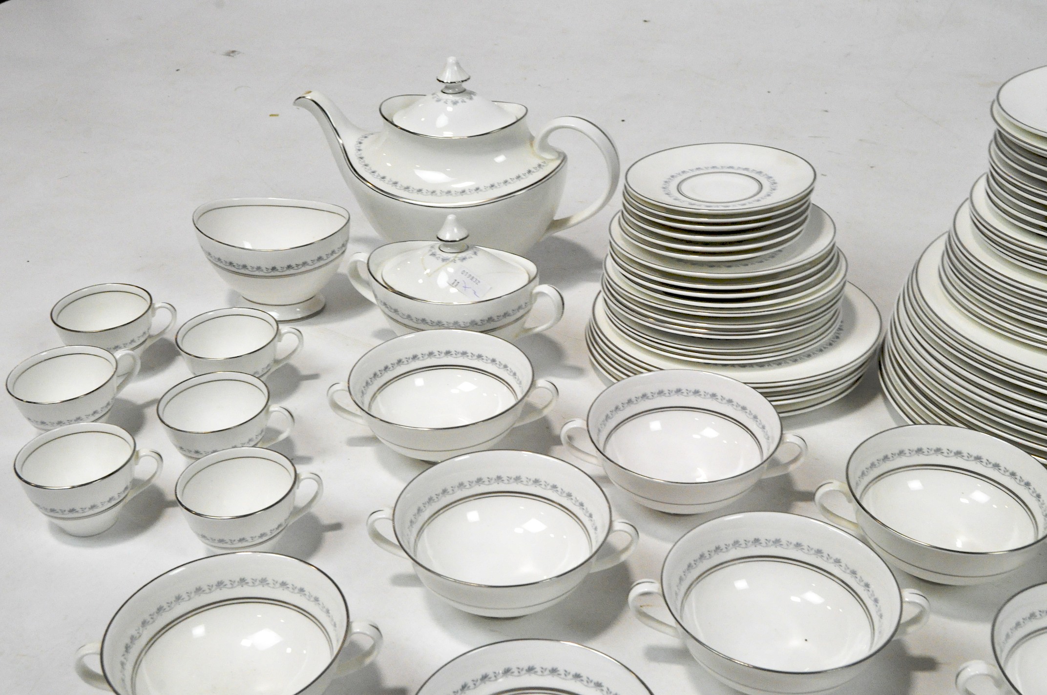 A Royal Doulton part tea and dinner service, in the 'Tiara' pattern, H.4915 - Image 2 of 5
