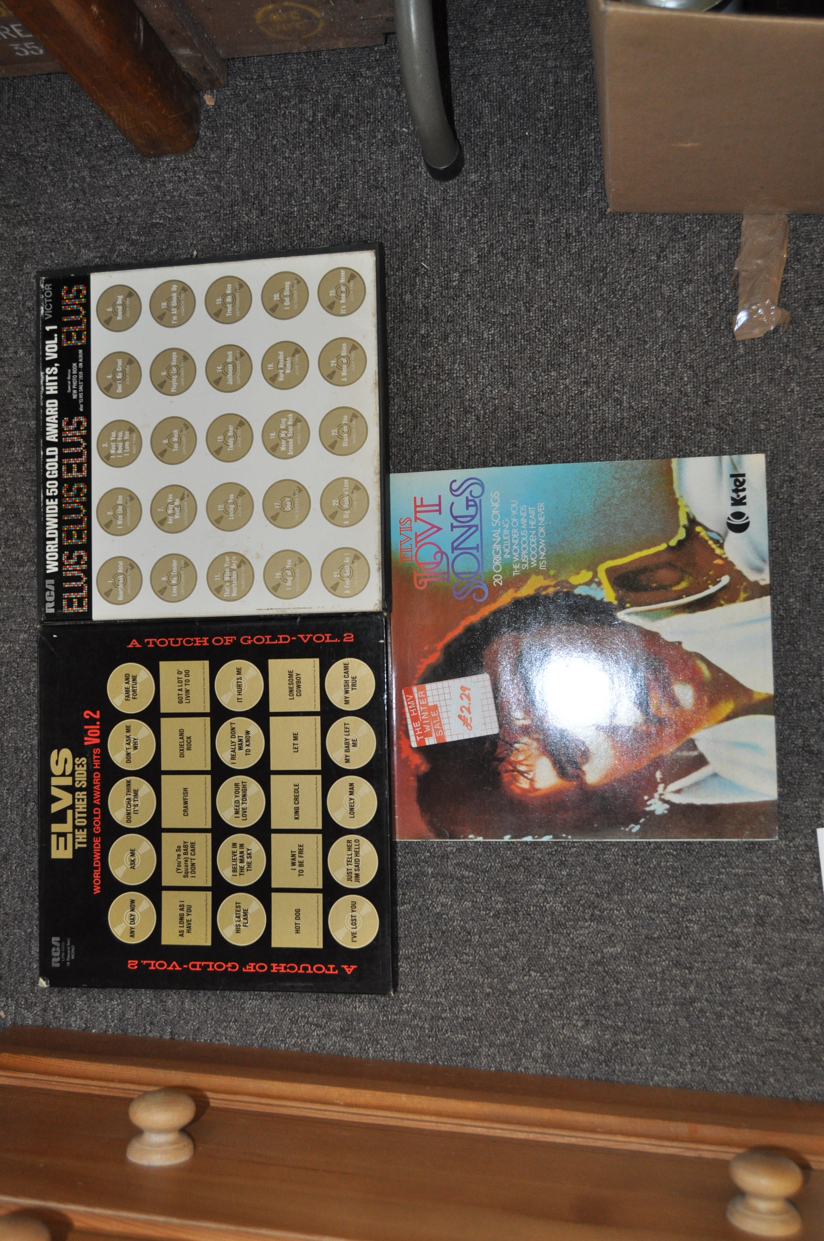 A cased collection of Elvis Presley records, mostly singles, - Image 6 of 6