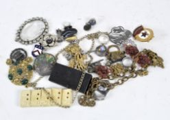 A selection of costume jewellery, including silver rings, a silver drop pendant set with agate,