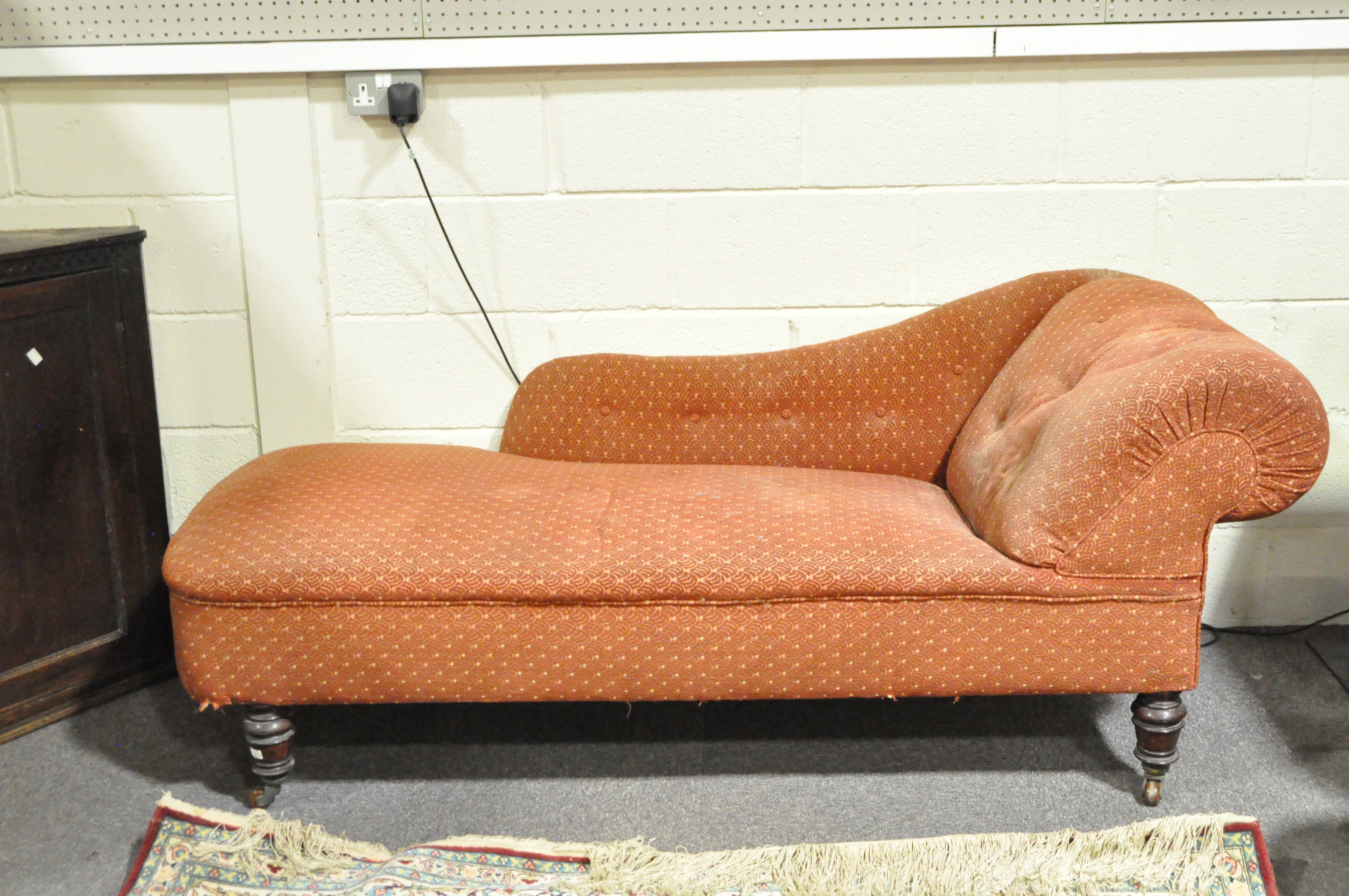 A Victorian chaise longue