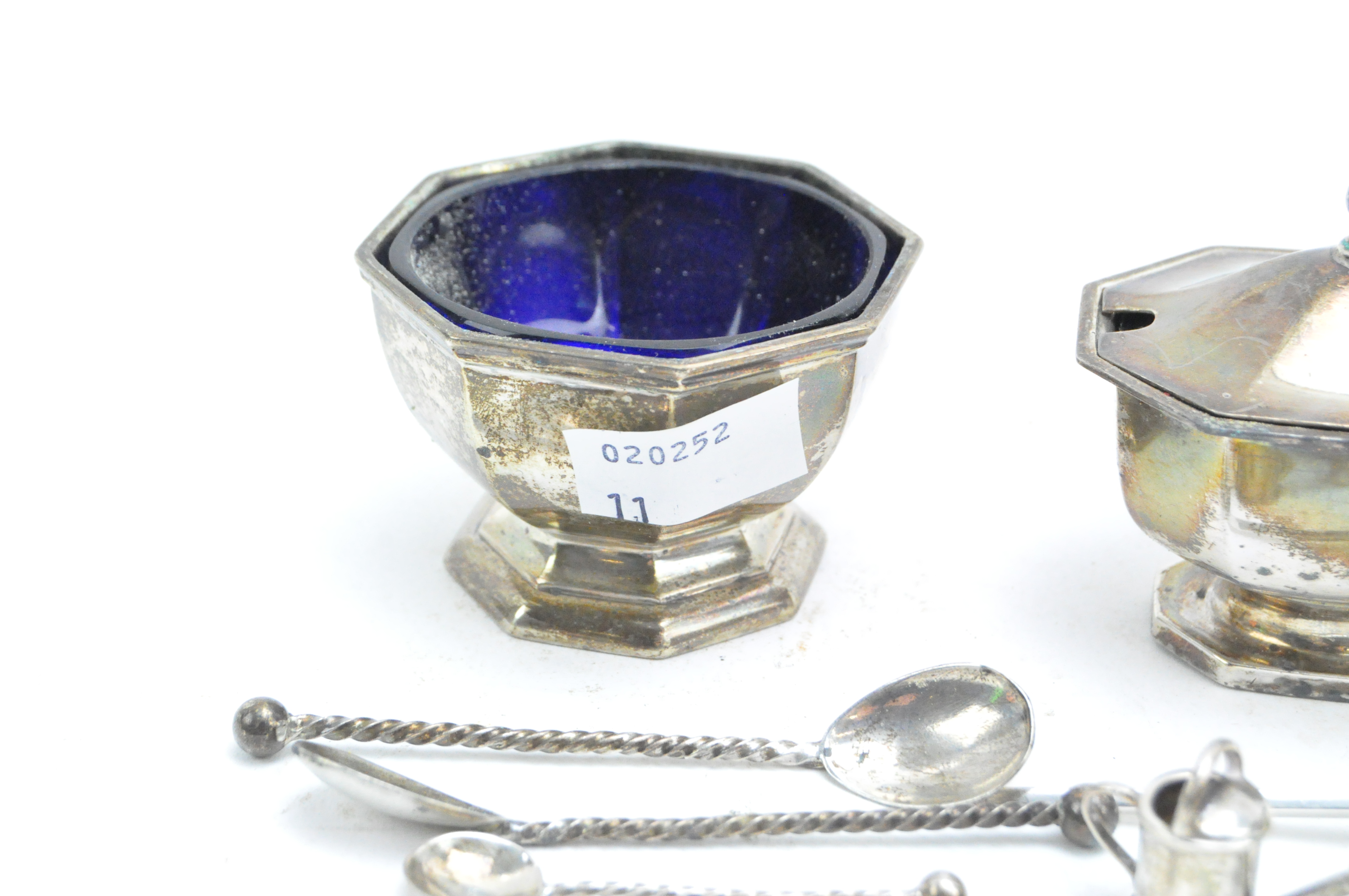 A collection of 19th & 20th century silver, including a condiment set, spoons, charms and more, - Image 5 of 5