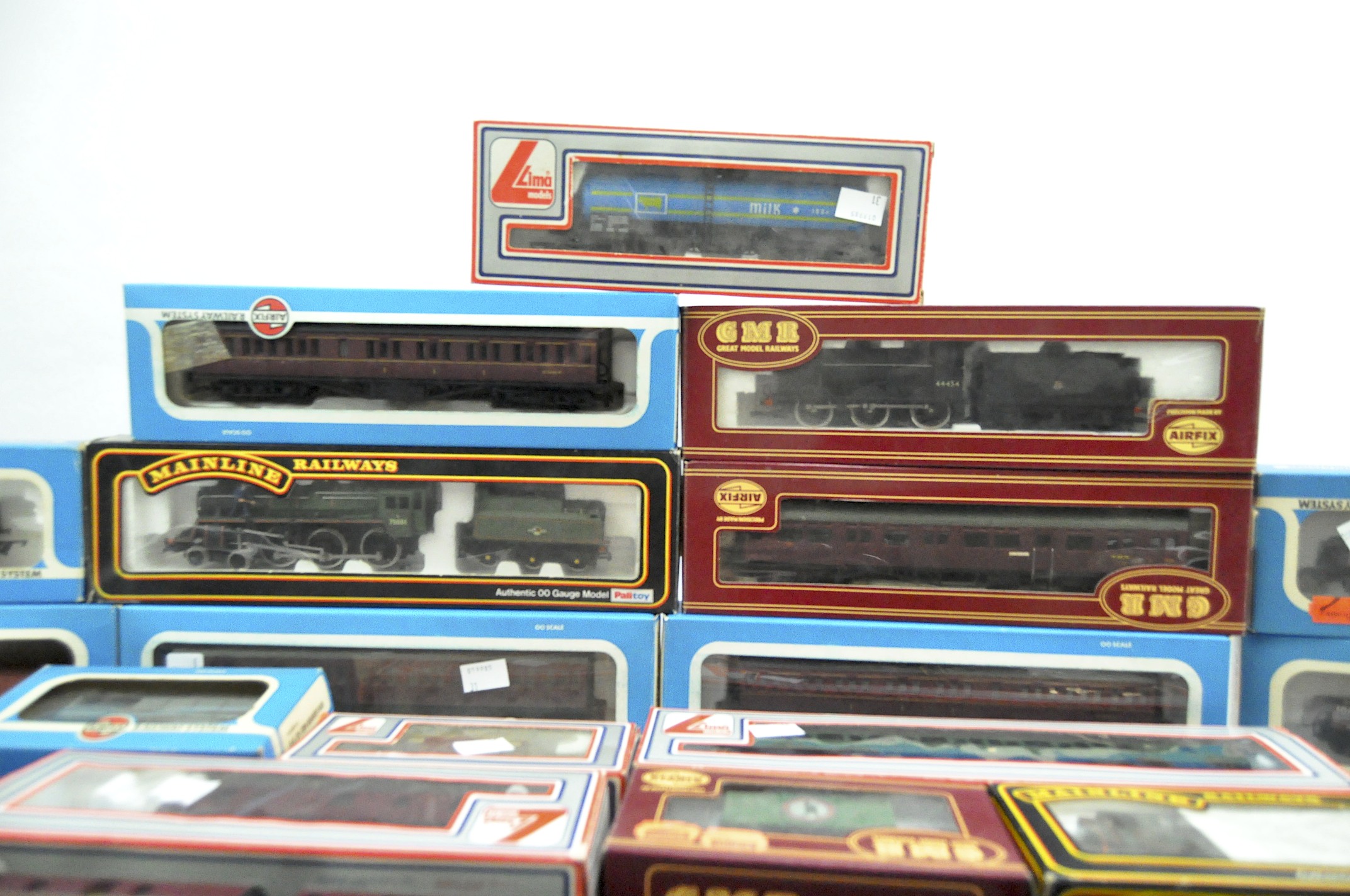 A collection of assorted OO scale locomotives and carriages, - Image 3 of 3