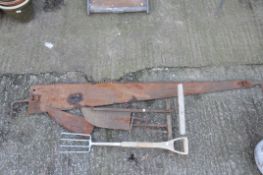 A quantity of garden tools