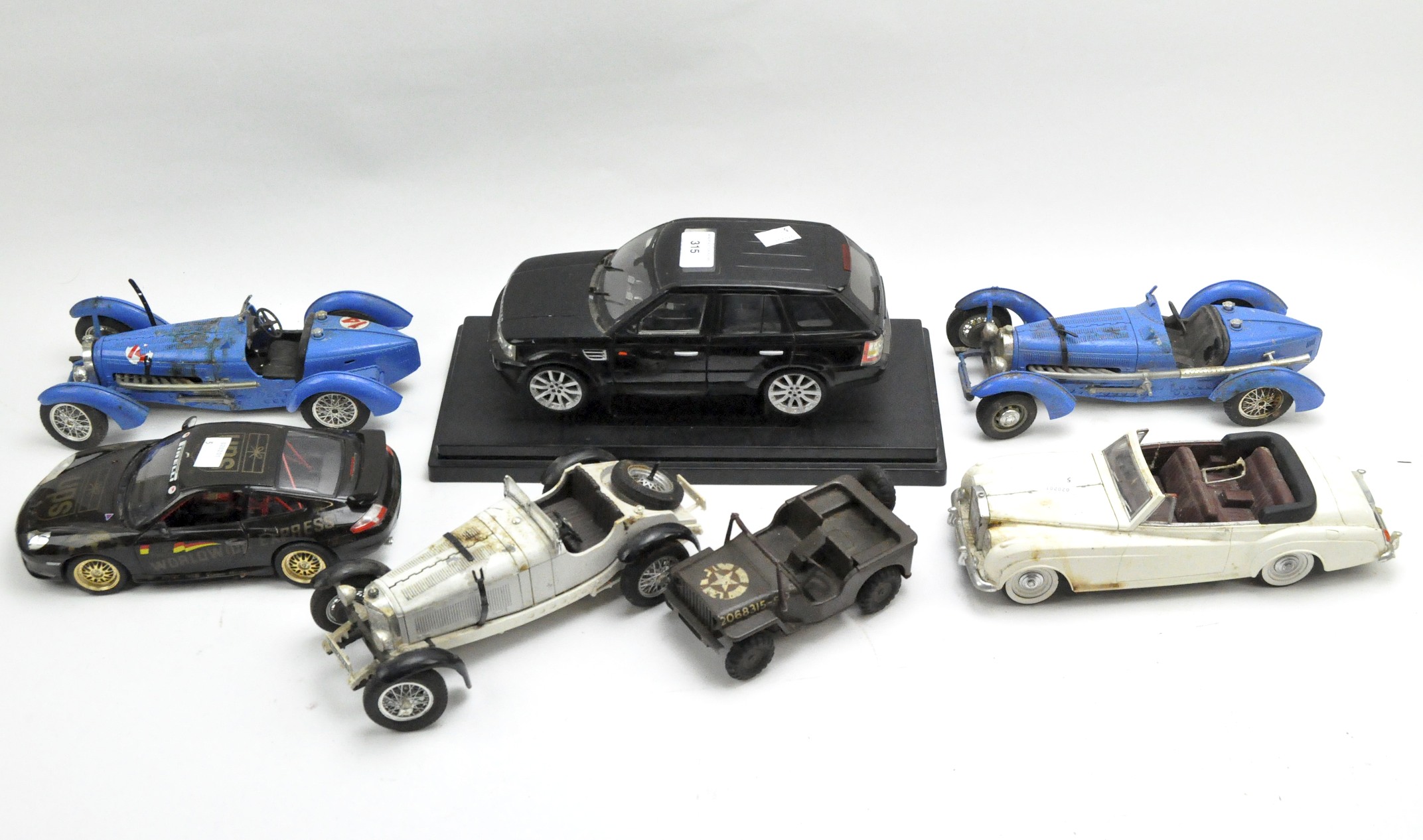 A selection of vintage scale model cars, to include a Burago Porsche 911,
