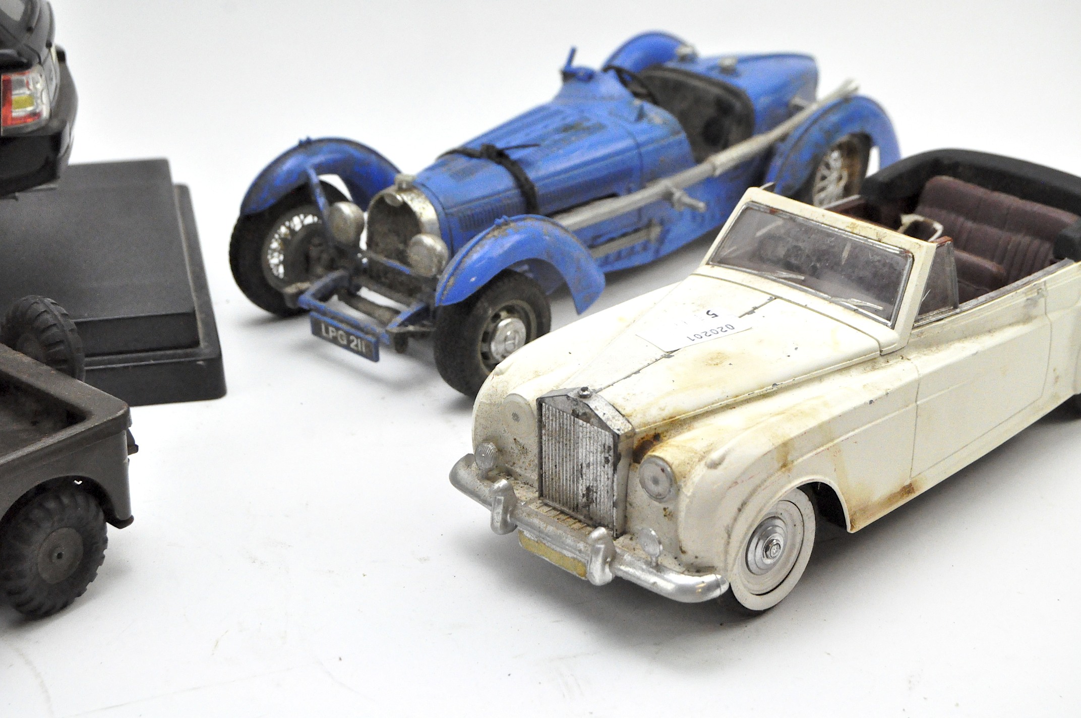 A selection of vintage scale model cars, to include a Burago Porsche 911, - Image 2 of 3