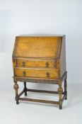 An early 20th century oak bureau