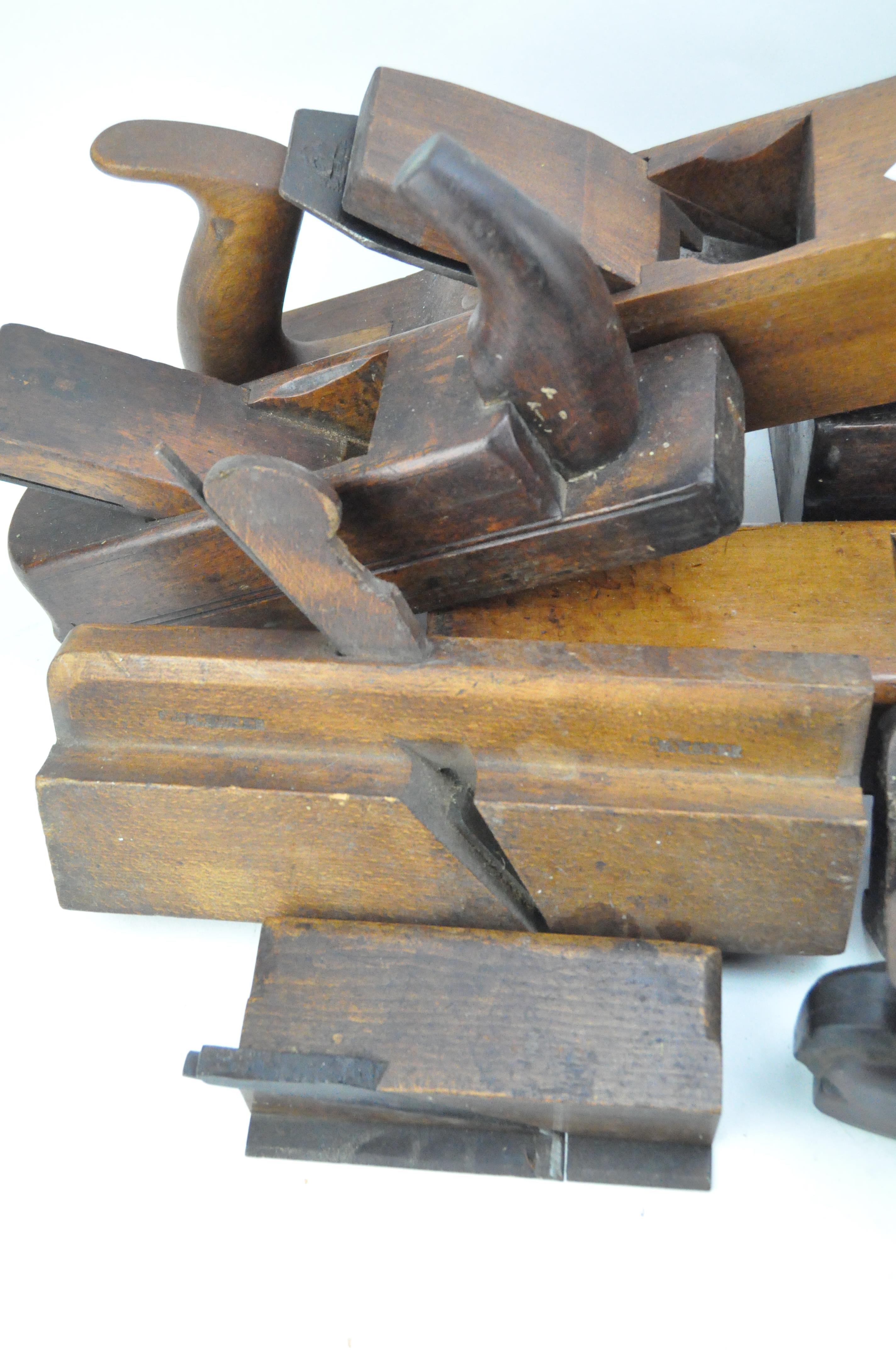 A collection of approximately 20 vintage wooden planes, - Image 2 of 4