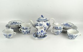 A Meissen style Hutschenreuther part tea service,