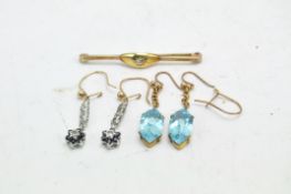 Two pairs of 9ct gold earrings and a bar brooch,