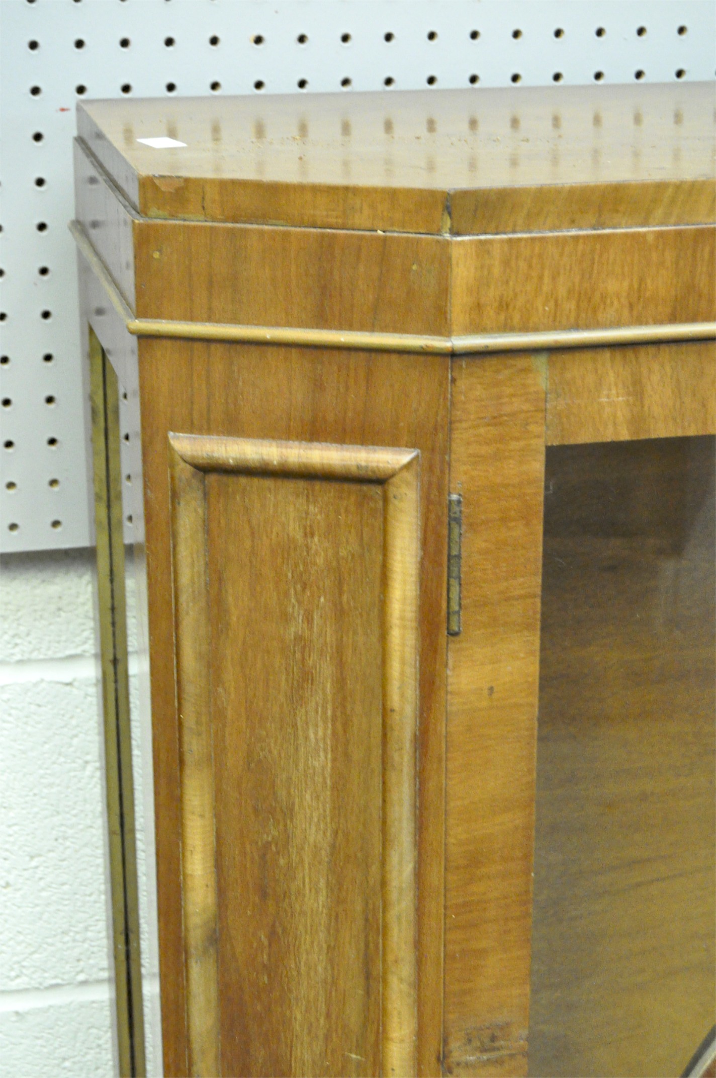 An Art deco display cabinet, the vaneered case with glazed doors and side panels, - Image 2 of 2