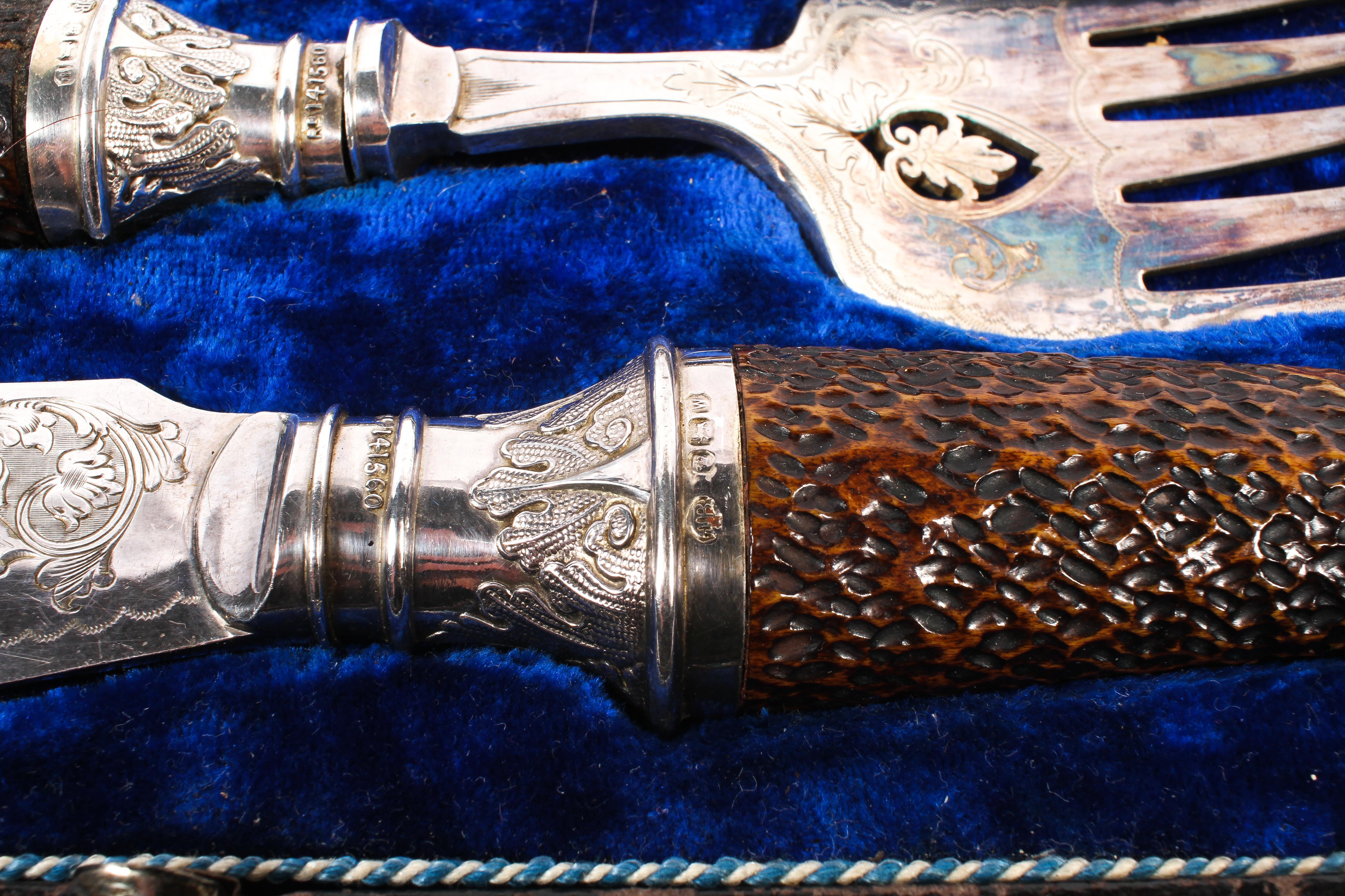 A cased set of EPNS fish servers and crumb scoop with bone handles, 23cm x 18cm. - Image 2 of 2