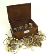 A collection of assorted vintage costume jewellery, to include necklaces, chains and more,