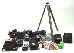 An assortment of vintage cameras and related equipment, to include a Kodak Brownie 127,