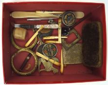 An assortment of collectables, to include various bone and Ivory cheroot holders,