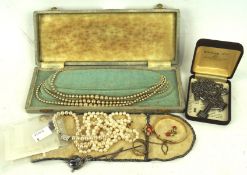 A mixture of vintage costume jewellery, to include a pearl necklace with 14ct gold Chinese clasp,