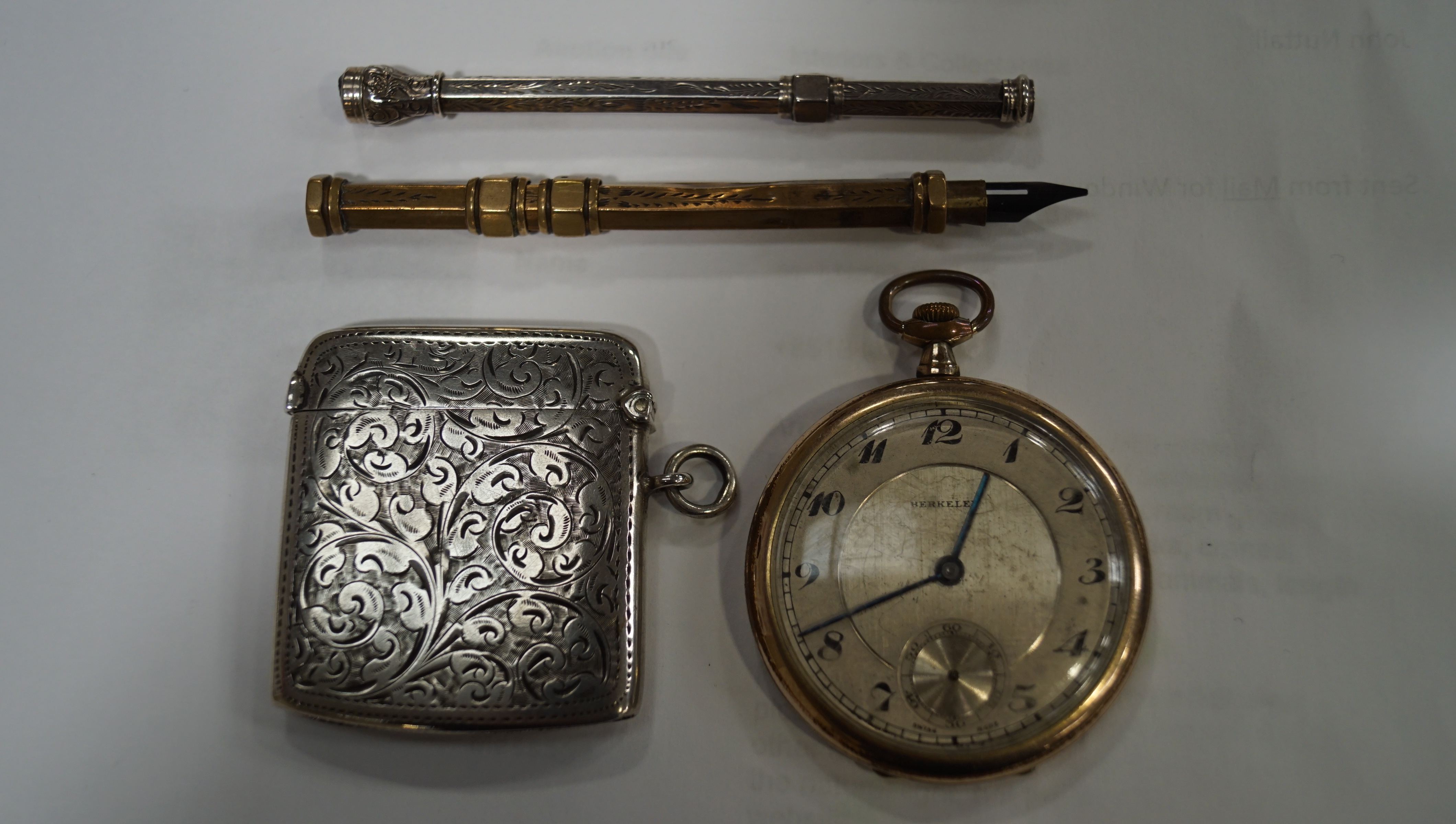 Assorted metal collectables, to include a silver vesta case, white metal propelling pencil, and more - Image 8 of 8