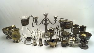 An assortment of 19th and 20th century silver plate and metalware,