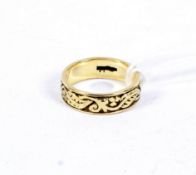 A 9ct yellow gold wedding band, with engraved details, size L,