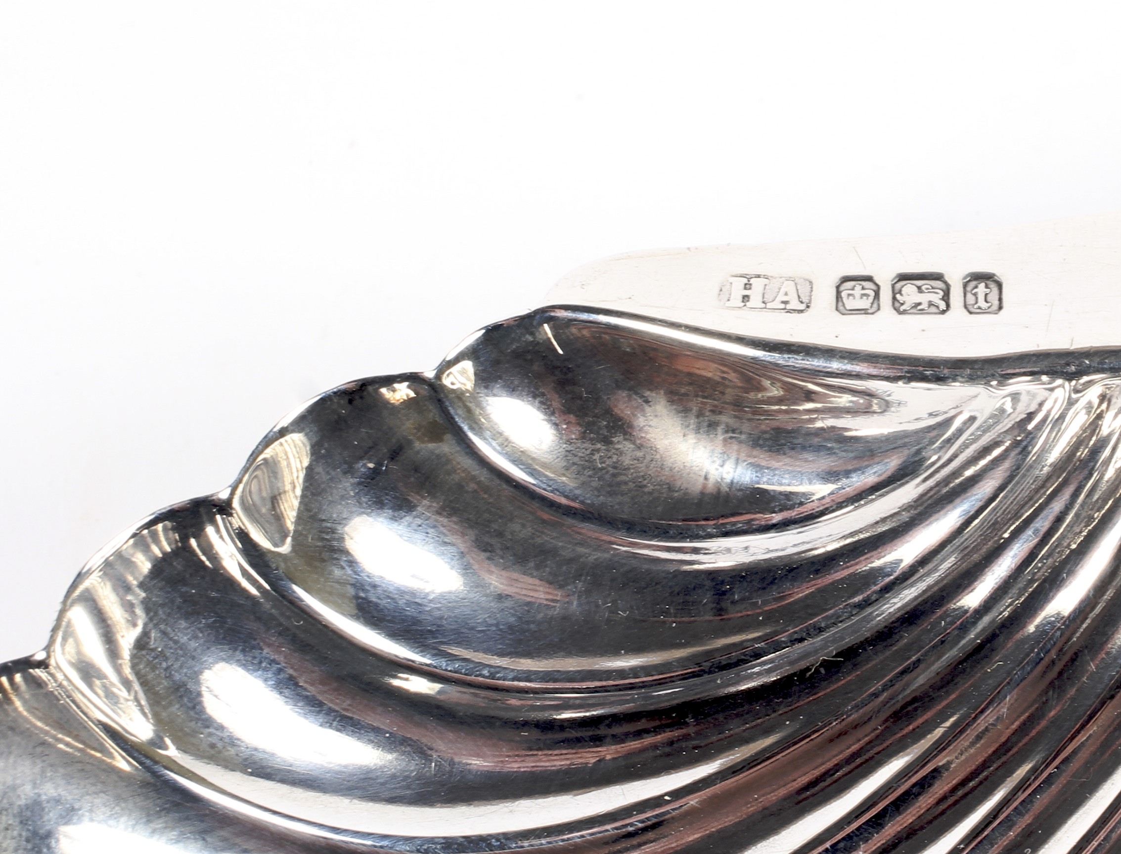 A silver dish of Scallop form and a pierced swing handled dish, - Image 2 of 2