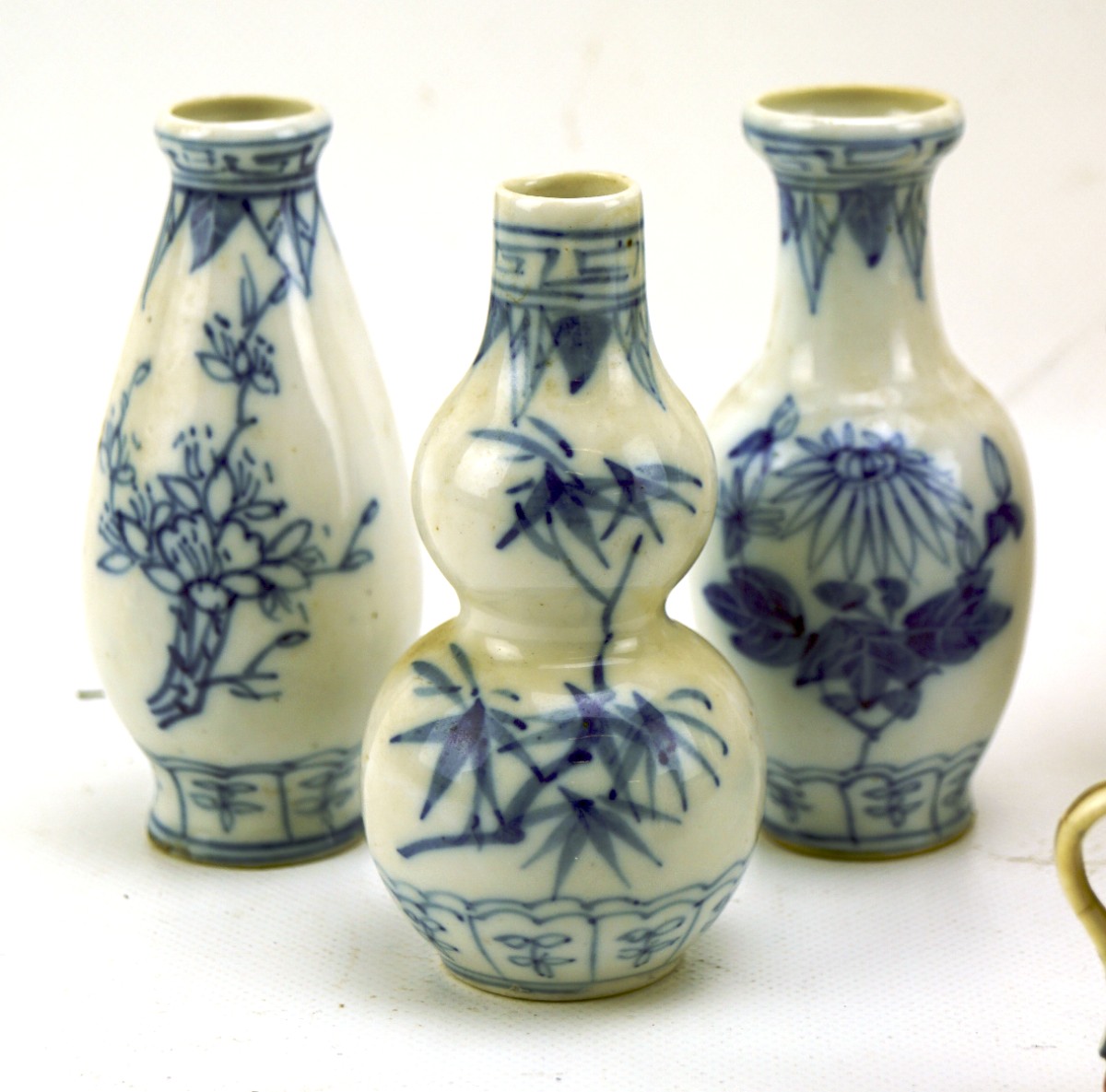 A selection of ceramics, to include three Chinese style blue and white vases, - Image 2 of 2