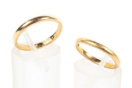 Two 22ct gold bands, 6.