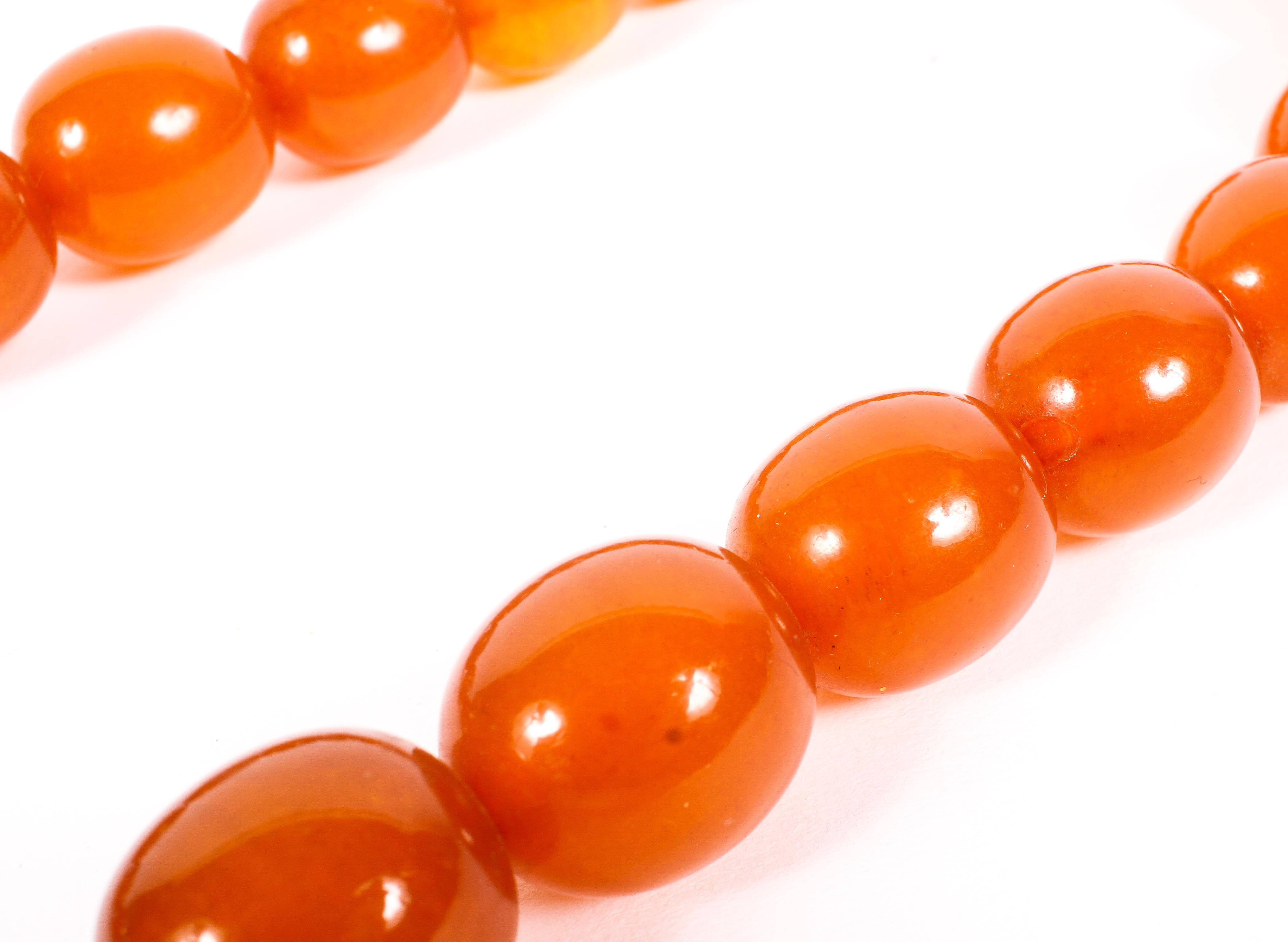 A graduated amber bead necklace, 48cm, - Image 2 of 2