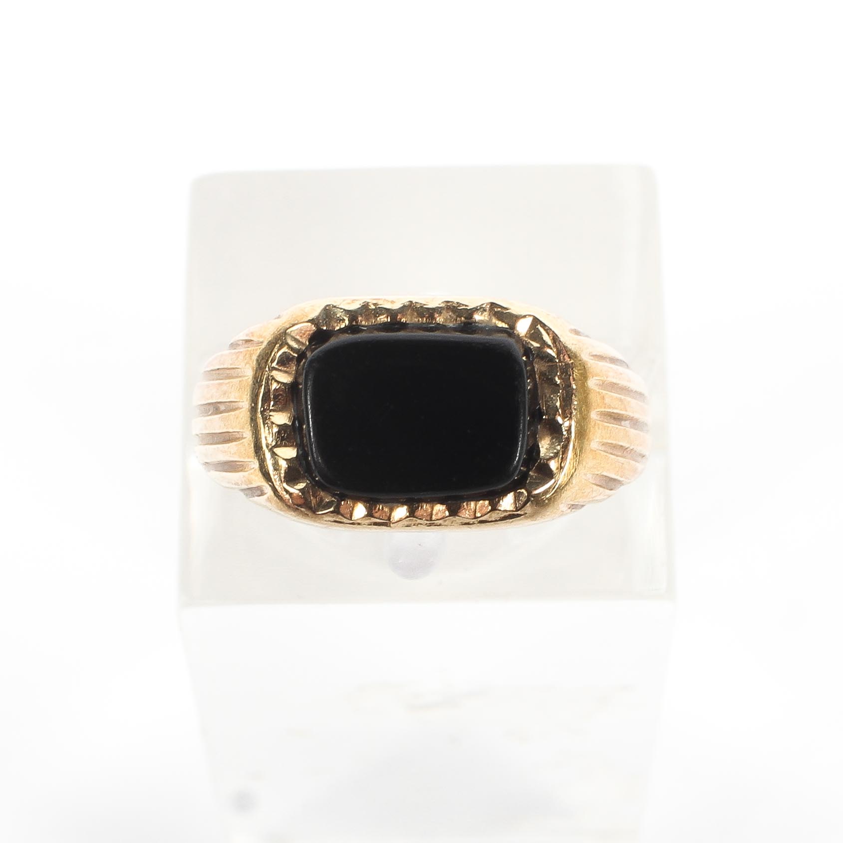 A 9ct gold signet ring, set with a rectangular onyx panel, - Image 2 of 4