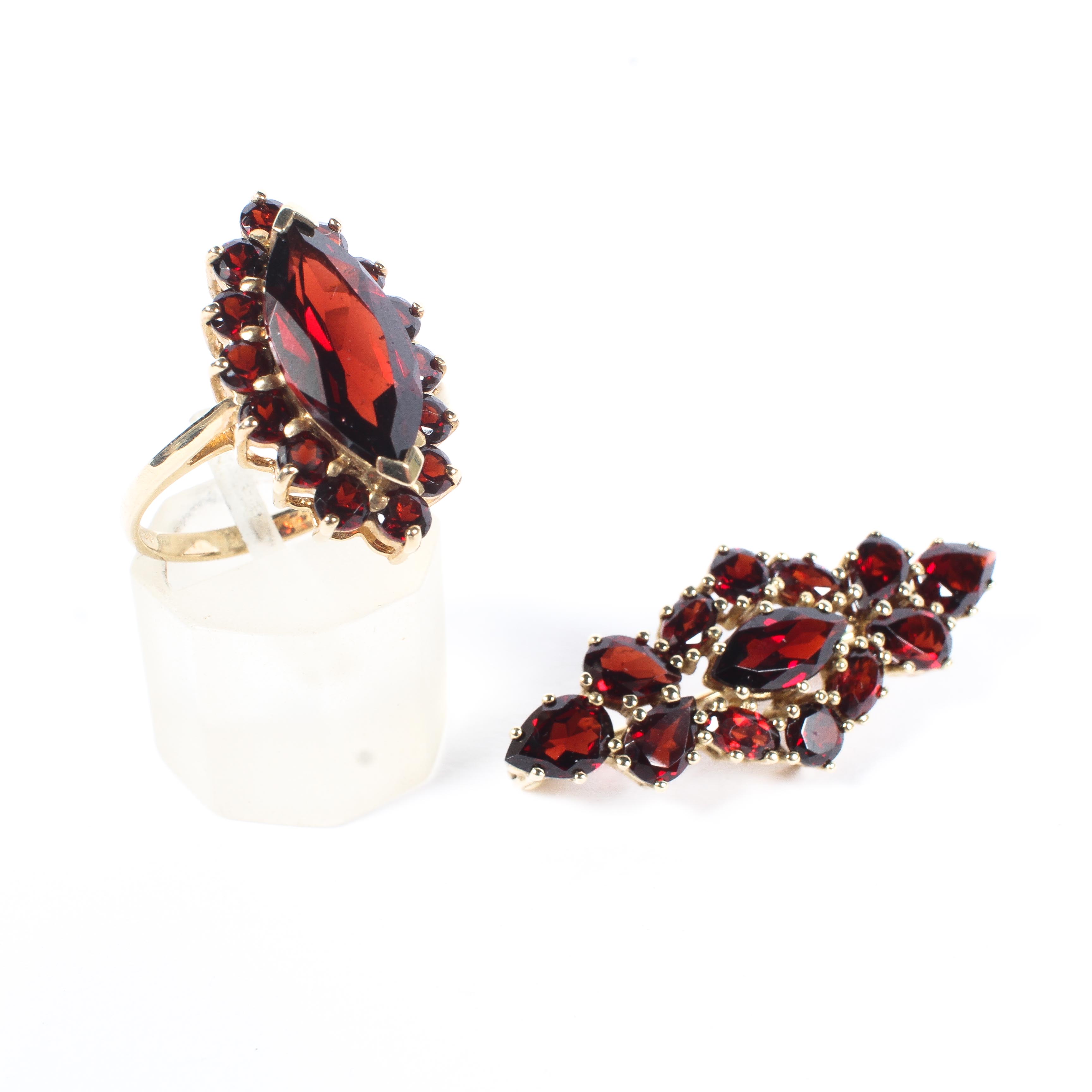 A 9ct gold red garnet set ring and matching bar brooch,