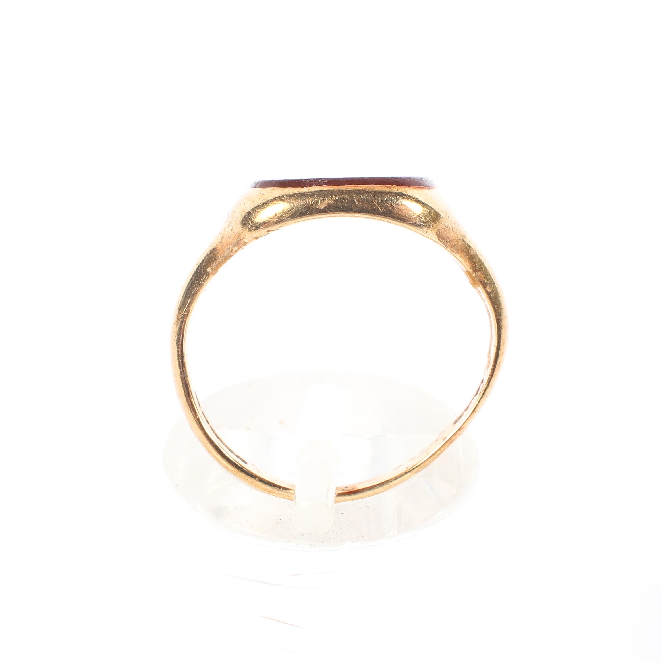 A 9ct cornellion signet ring, size J, 3. - Image 3 of 4